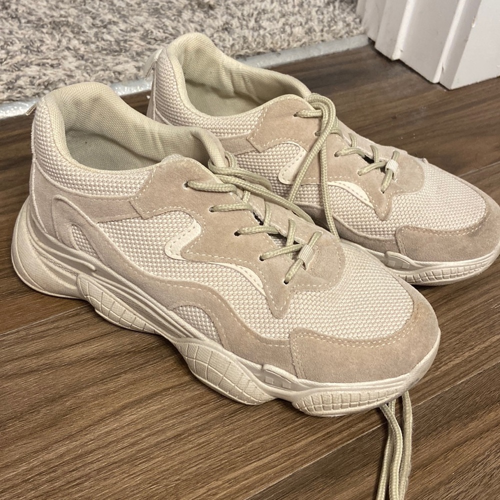 Pretty Little Thing Sneakers